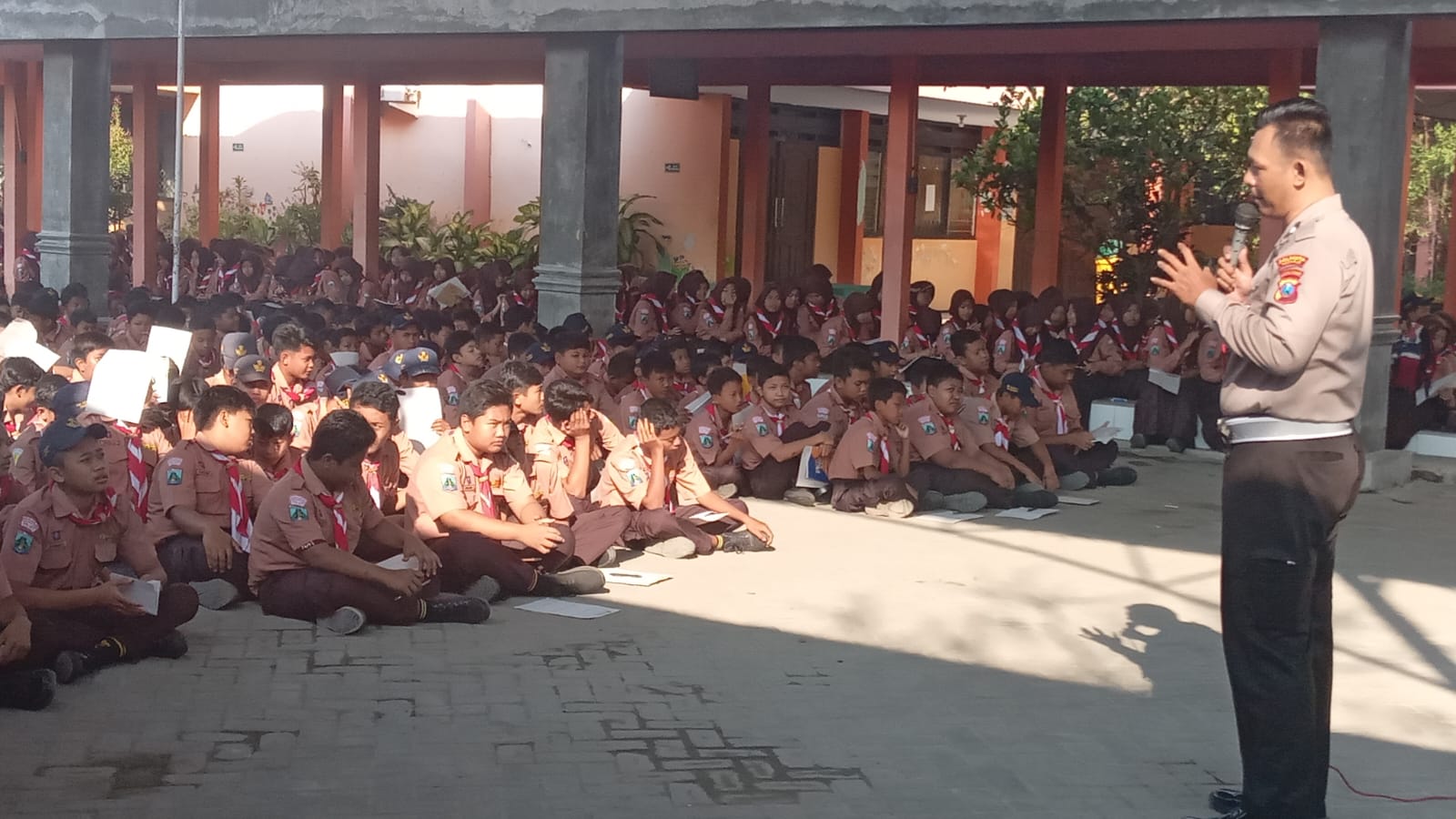 sosialisasi-etika-berkendara-smpn-1-tarik