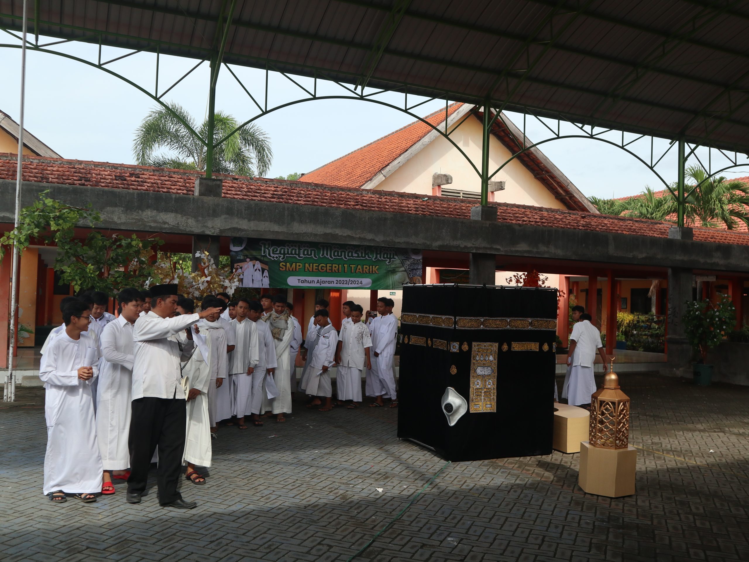 MANASIK HAJI SMPN 1 TARIK 2024