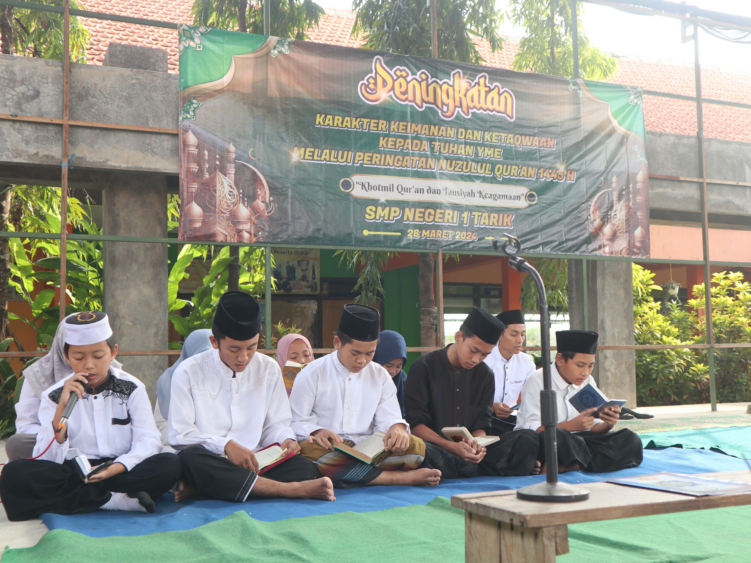 Peringatan Nuzulul Quran di SMPN 1 Tarik 2024