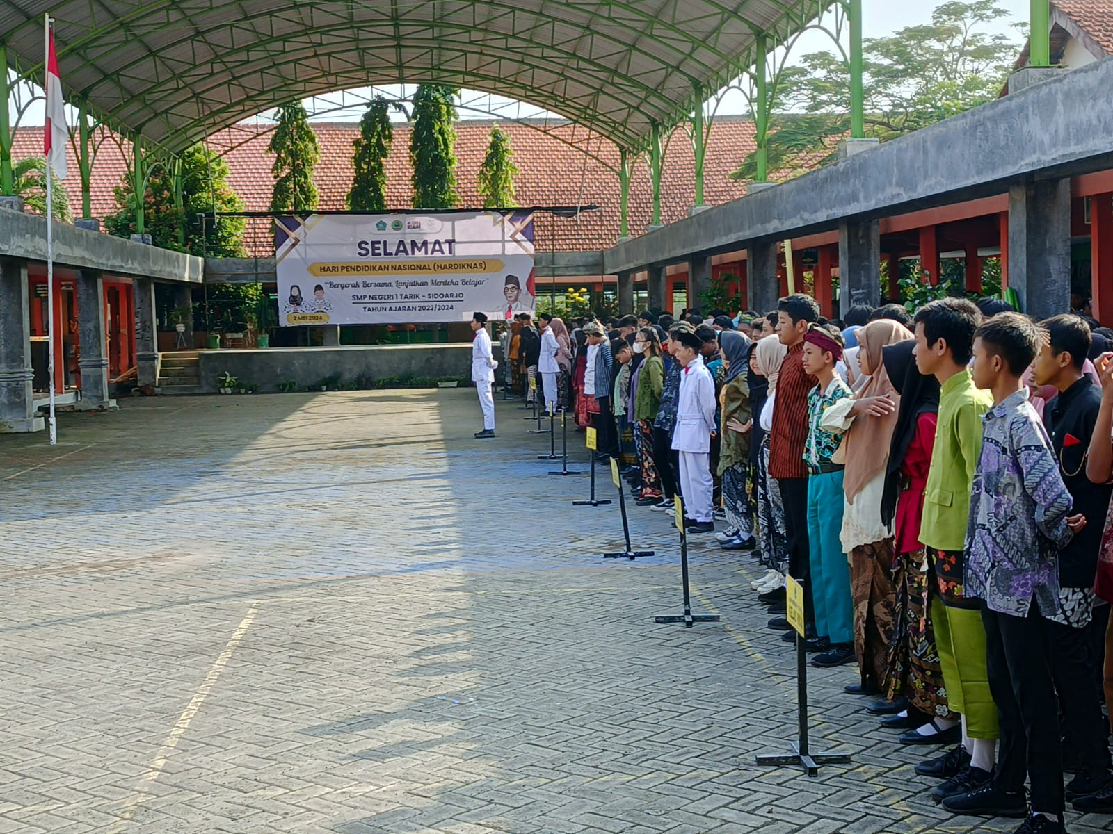 PERINGATAN HARI PENDIDIKAN NASIONAL SMPN 1 TARIK