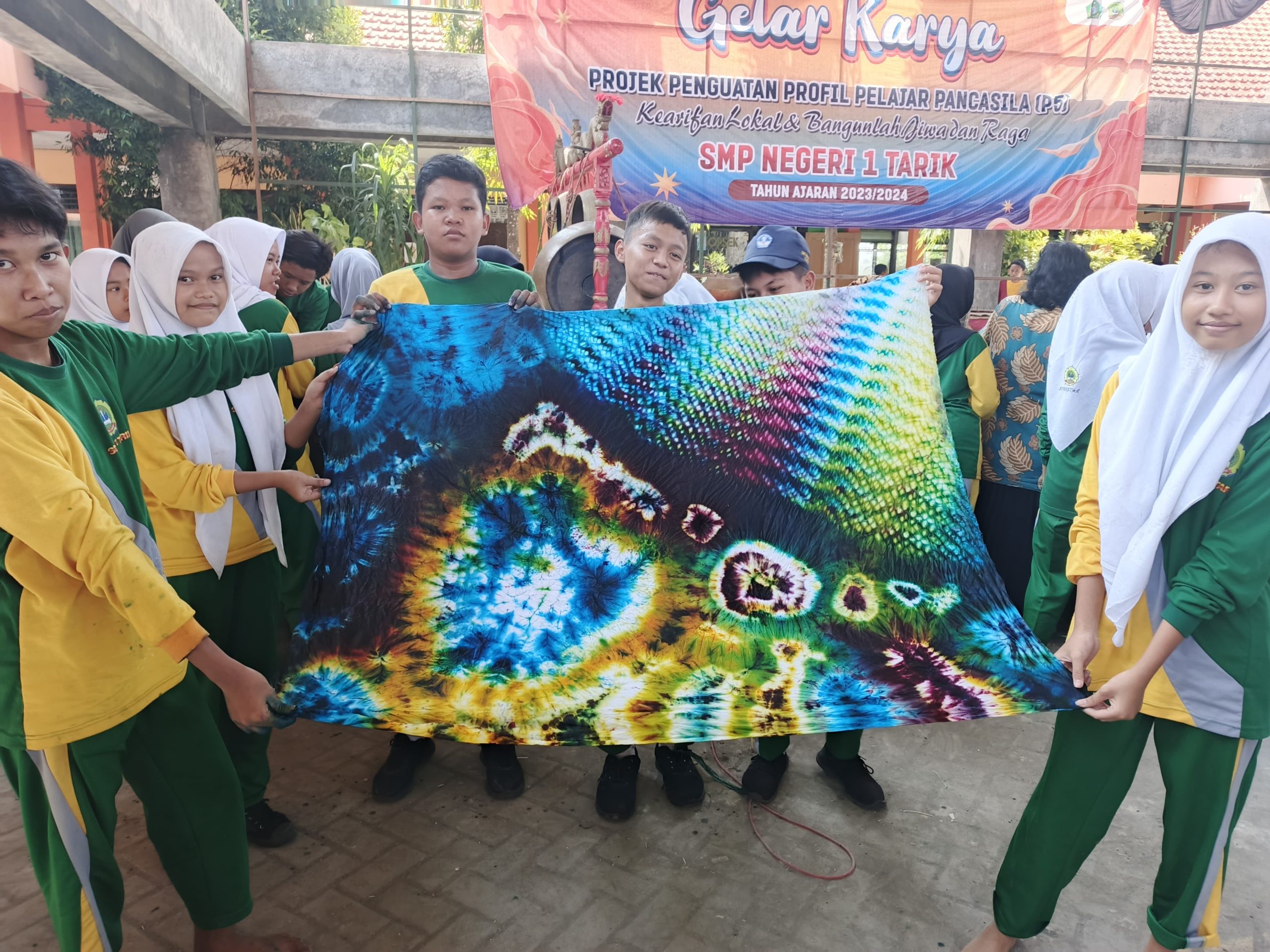 BATIK SHIBORI SMPN 1 TARIK
