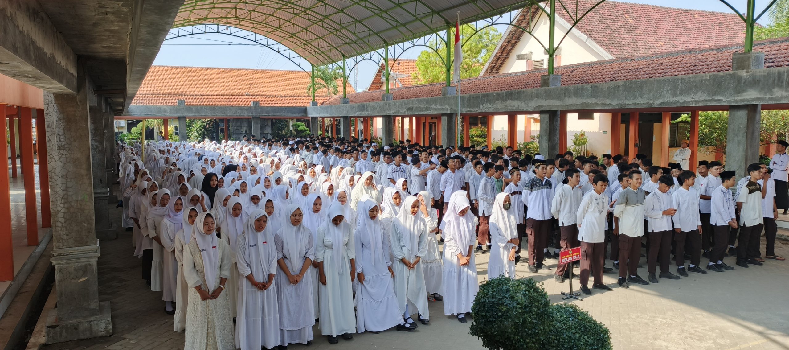 Peringatan Hari Santri di SMPN 1 Tarik