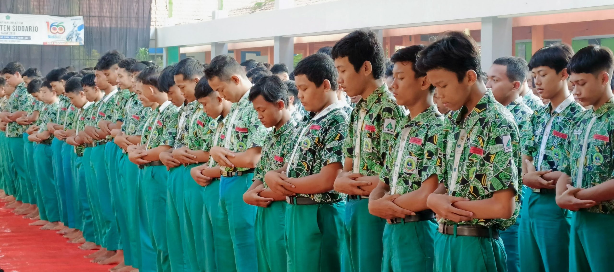 SHOLAT DHUHA SMPN 1 TARIK